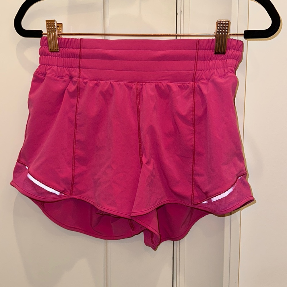LULULEMON - sonic pink hotty hot shorts